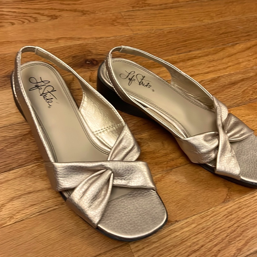 Life Stride Mimosa gold Sandal 1 1/4” heel 7M